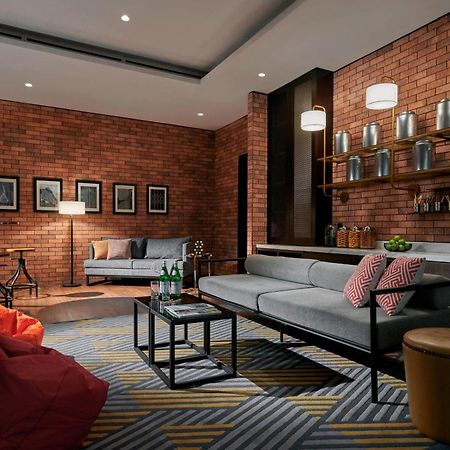 Hotel Stripes Kuala Lumpur, Autograph Collection מראה חיצוני תמונה The Library