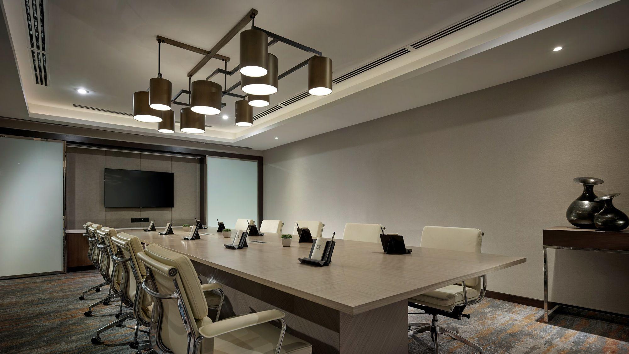 Hotel Stripes Kuala Lumpur, Autograph Collection מראה חיצוני תמונה A meeting room at the hotel