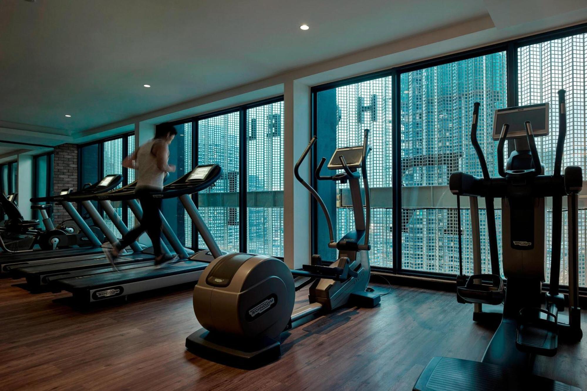 Hotel Stripes Kuala Lumpur, Autograph Collection מראה חיצוני תמונה The gym at the hotel